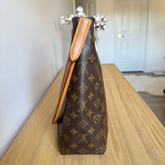 ✅AUTHENTIC✅LOUIS VUITTON LOOPING GM - Picture 5 of 15